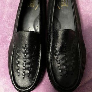 New SAS Loafer size 7 1/2M  Black